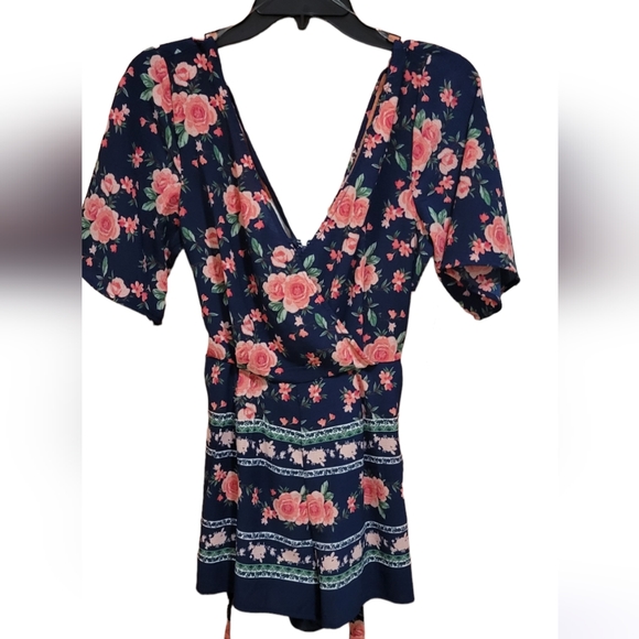 Trixxi Floral Romper (NWT - Picture 4 of 9